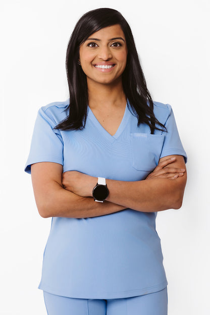 ESSENTIAL Scrub Top